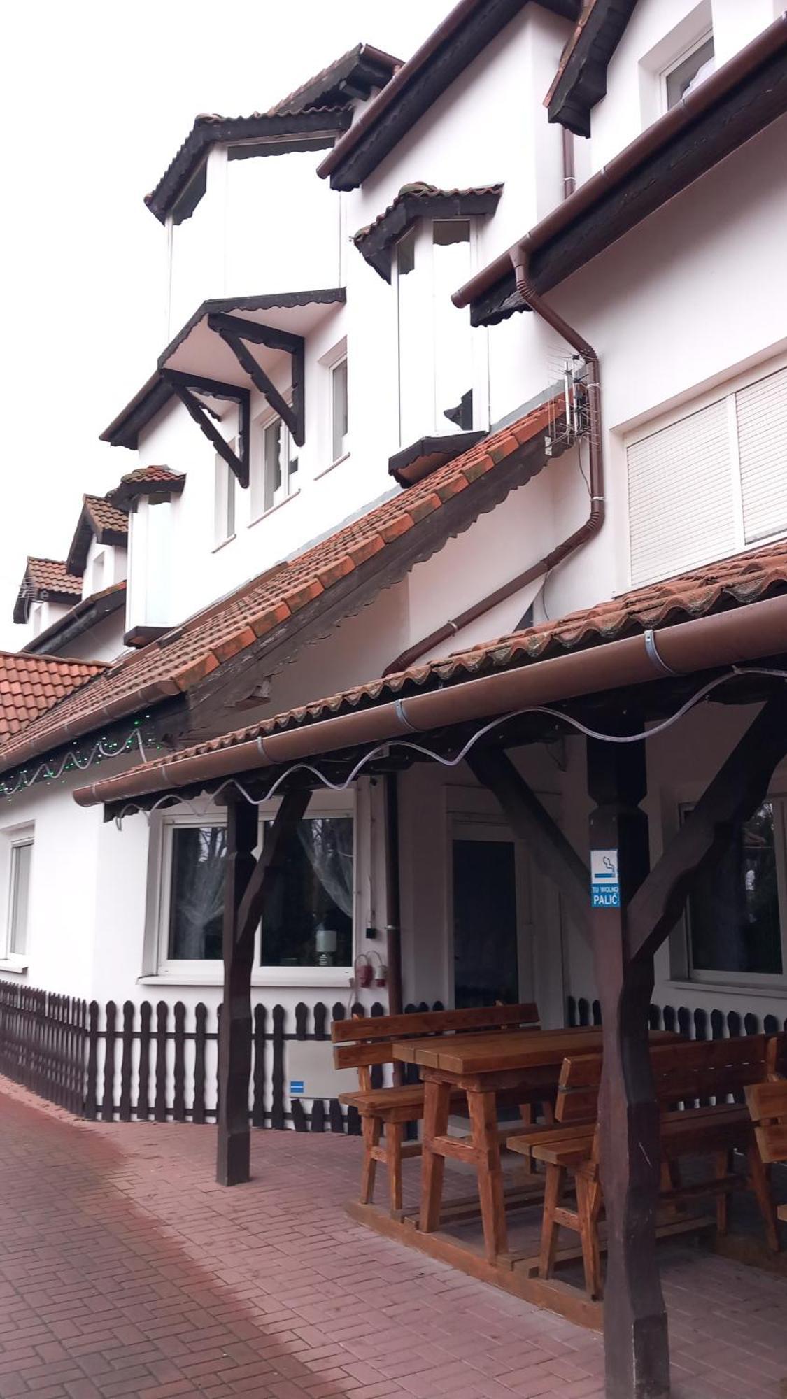 Hotel Dworek Wrocław Exteriör bild